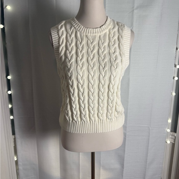 Faherty Cream Cable Knit Vest Small - Picture 1 of 7